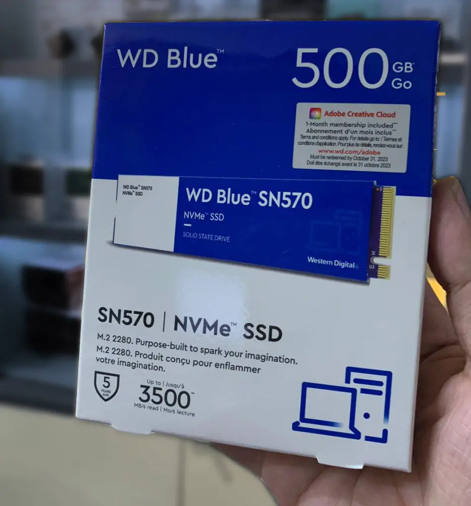 WD Blue SN570 NVME Holding