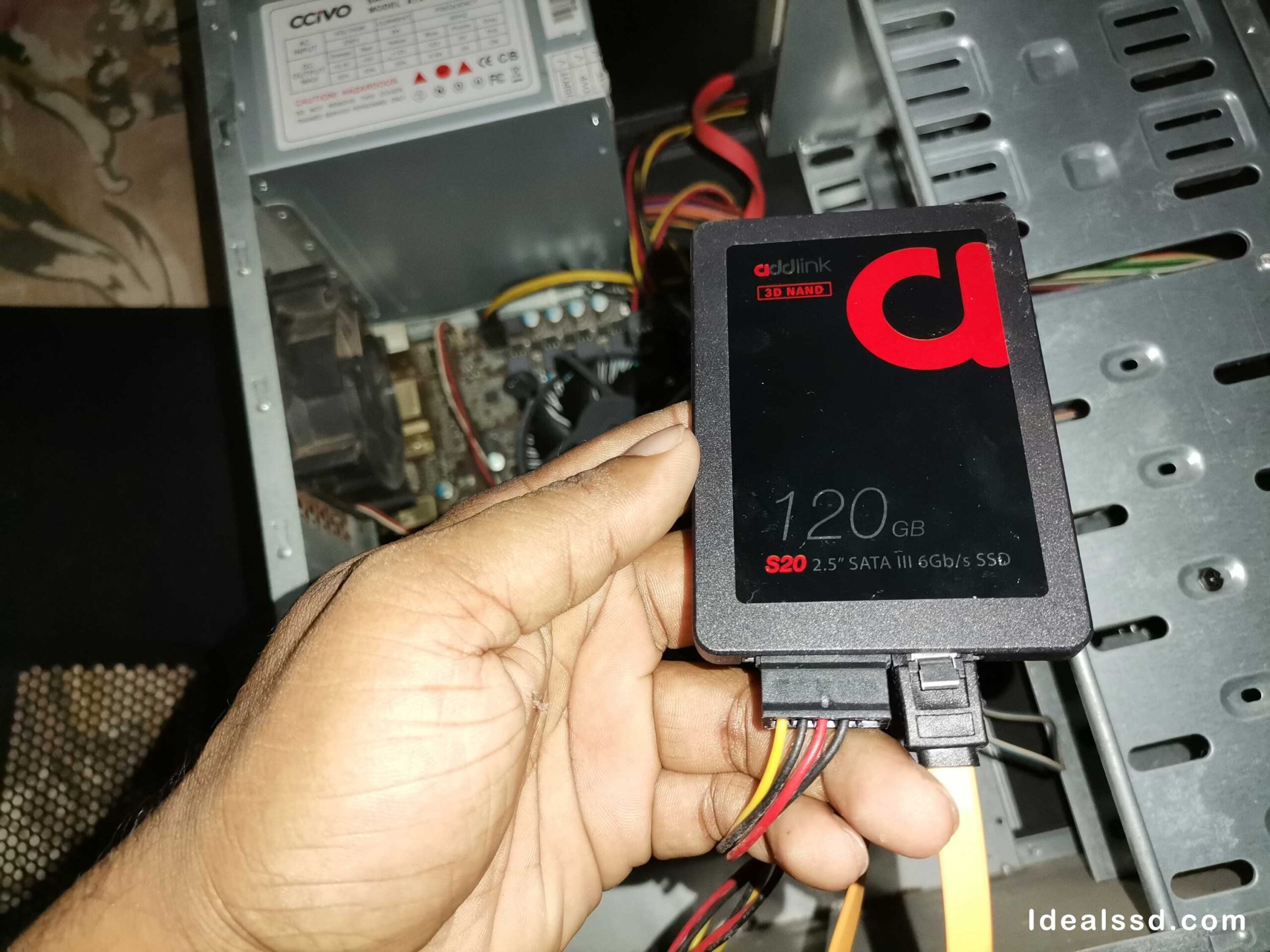 Holding-SSD-with-Sata-and-Power-Cable